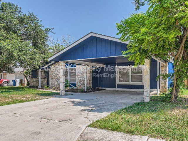 Building Photo - 7422 Stonehouse Dr