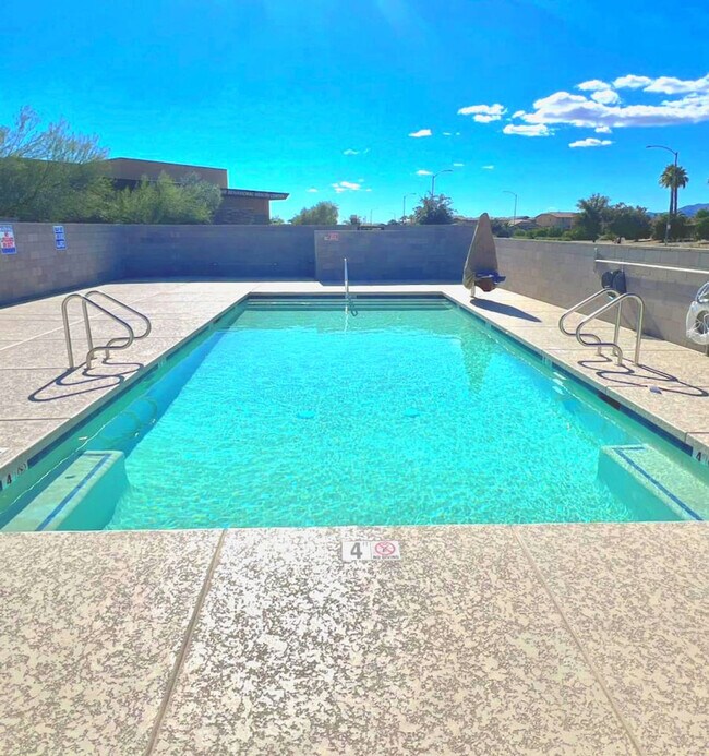 Building Photo - 16601 N Parkview Pl