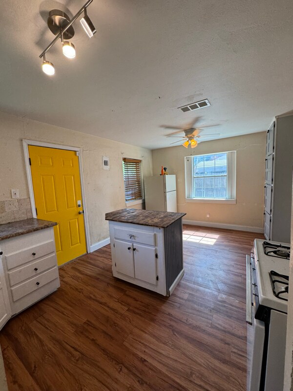 Foto del edificio - 4613 SW 16th Ave