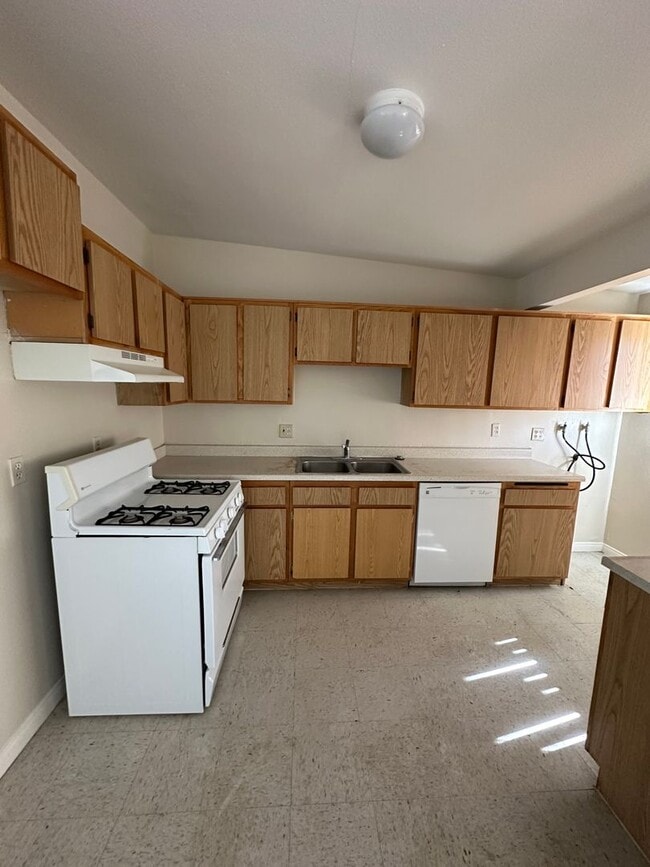 Building Photo - Cute 2 Bed 1 Bath