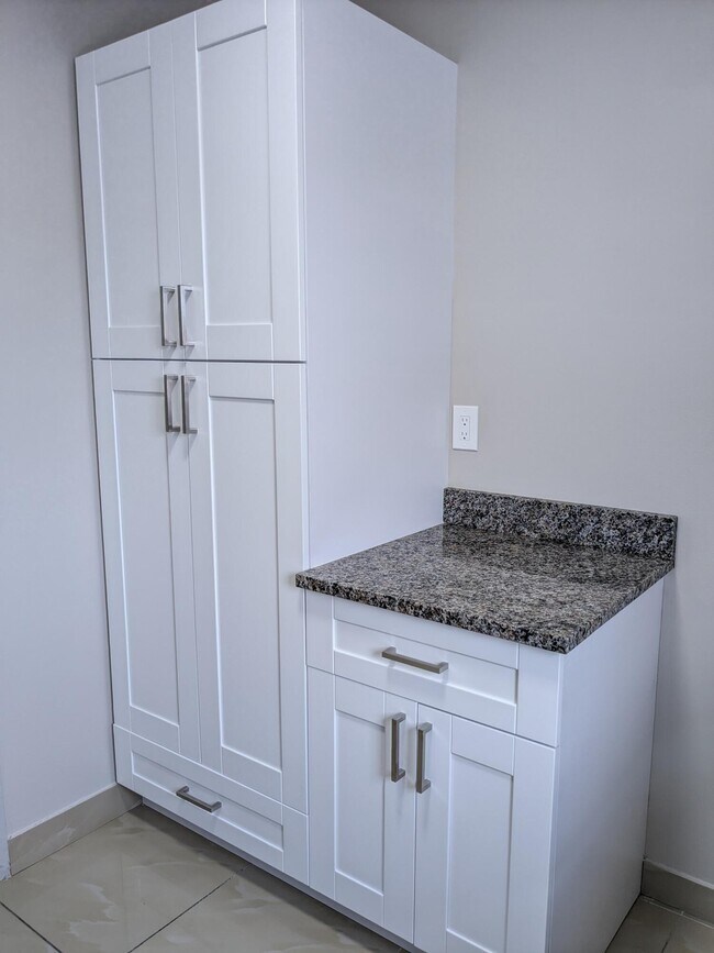 Foto del edificio - 2679 Dudley Dr E