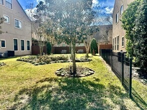 Building Photo - 11627 Royal Oaks Trce