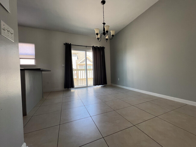 Building Photo - 409 Parker Dr