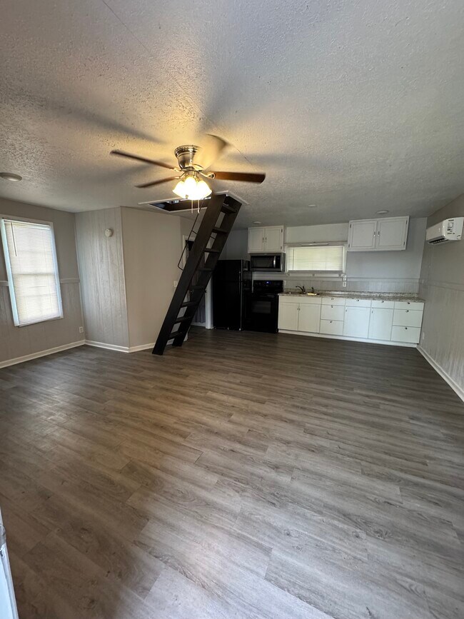 Foto del edificio - 1058 Johnnie Bud Ln