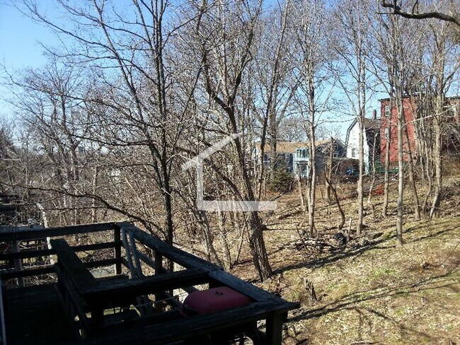 Foto del edificio - Gorgeous 5 bed 2 bath in Fort Hill