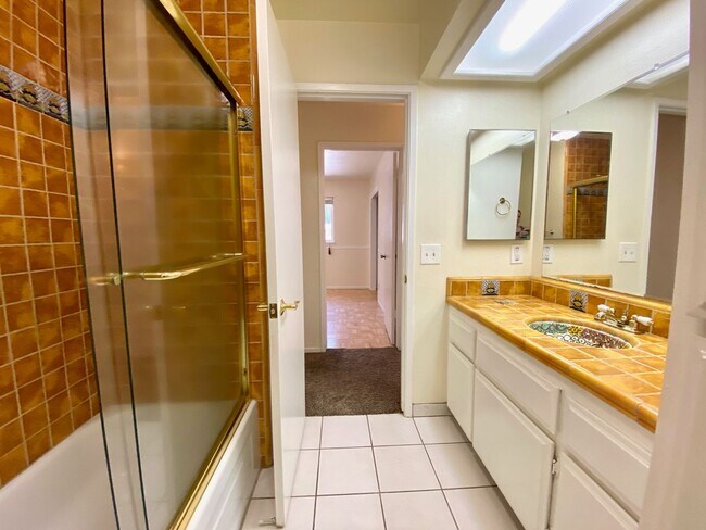 Foto del edificio - $2,295 Audobon & Nees, 3 Bedroom Home - N....