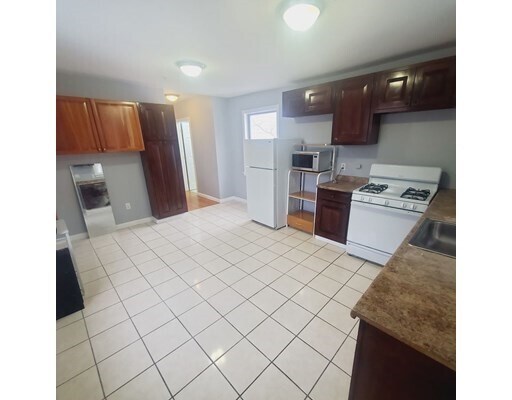 Building Photo - 142 Central Ave