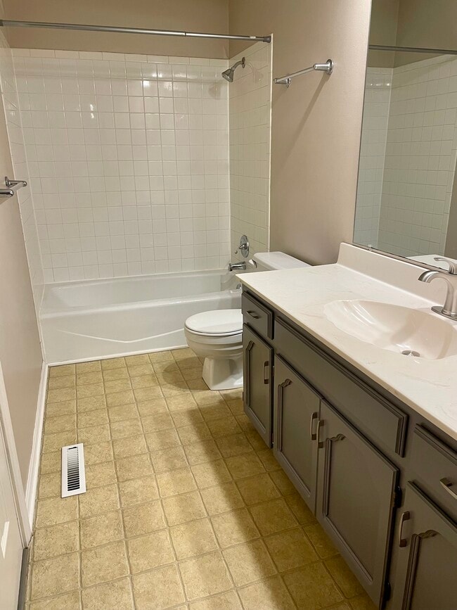 Upstairs Bath - 4613 Wyoming St