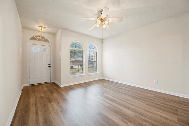 Building Photo - 13511 Forest Pines Village Ln