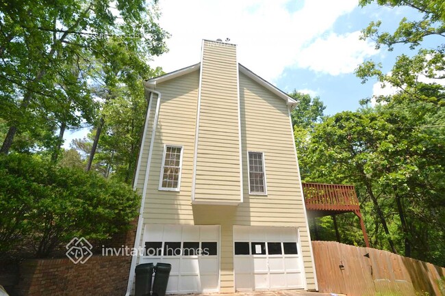 Foto del edificio - 195 Farm Hill Cir