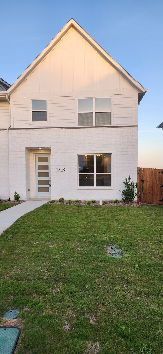 Foto del edificio - 3429 Vista Highlands Ln