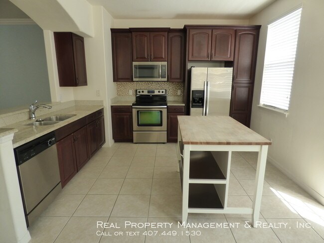 Building Photo - 3 BR / 3.5 BA Townhouse In Baldwin Park