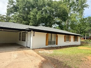 Building Photo - 908 Deer Park Rd