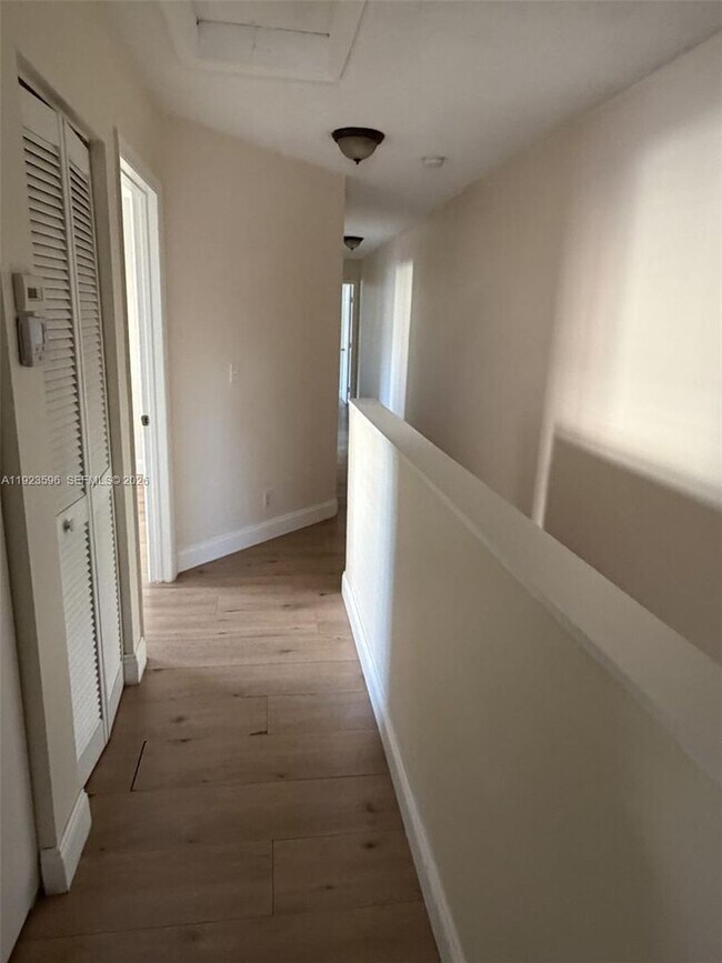 Foto del edificio - 2070 Madeira Dr