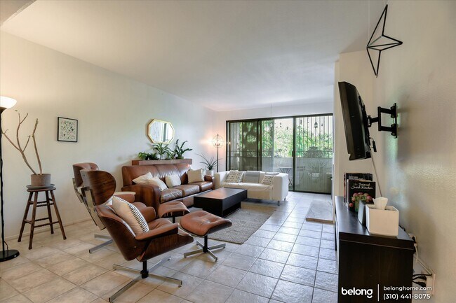 Building Photo - 166 S Hayworth Ave