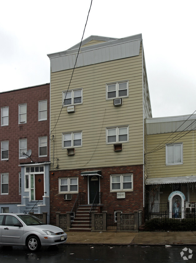 Building Photo - 58 Laidlaw Ave