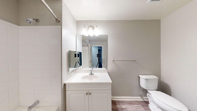 Interior Photo - Inwood West