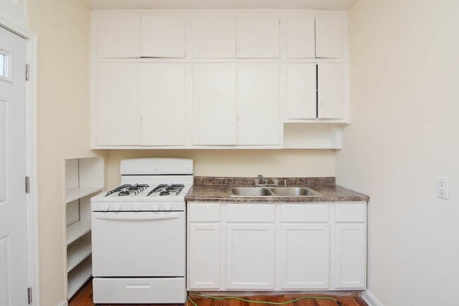 Building Photo - 4416 N Wolcott Ave