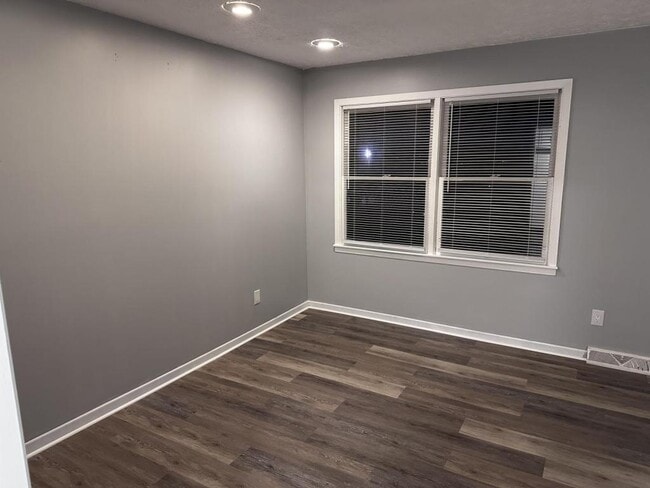 Building Photo - 300 Car-Mol Dr