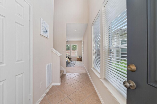 Foto del edificio - 14923 Tuttle Point Dr