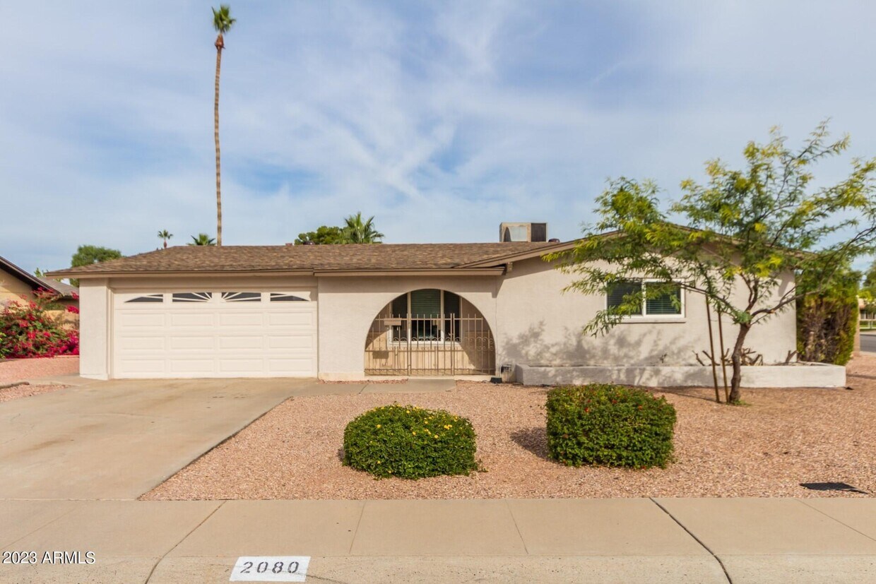 Primary Photo - 2080 E Dunbar Dr