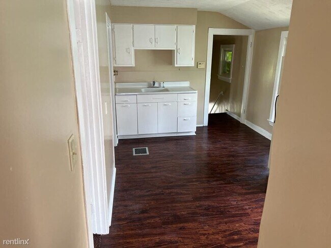 Building Photo - 3 br, 1 bath Duplex - 3544 East 80th Stree...