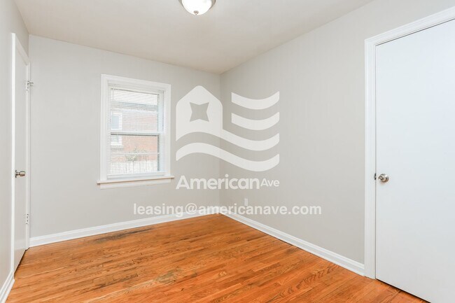 Foto del edificio - 6905 Raymond Ave