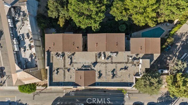 Building Photo - 2345 Roscomare Rd