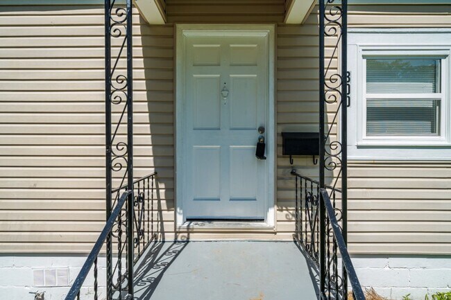 Foto del edificio - Super Cute & Spotless Corner Lot Home in Bessemer