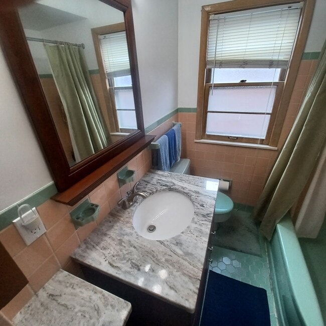 Building Photo - 2392 Warrensville Center Rd