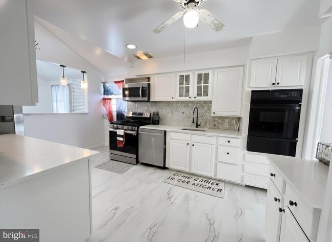 Building Photo - 610 Ogden Dr