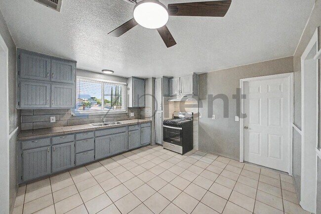 Building Photo - 18154 Hackberry St