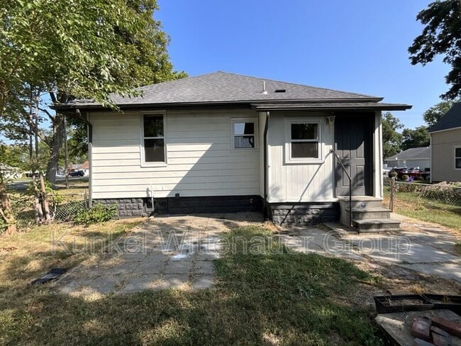 Building Photo - 106 E Phillips St