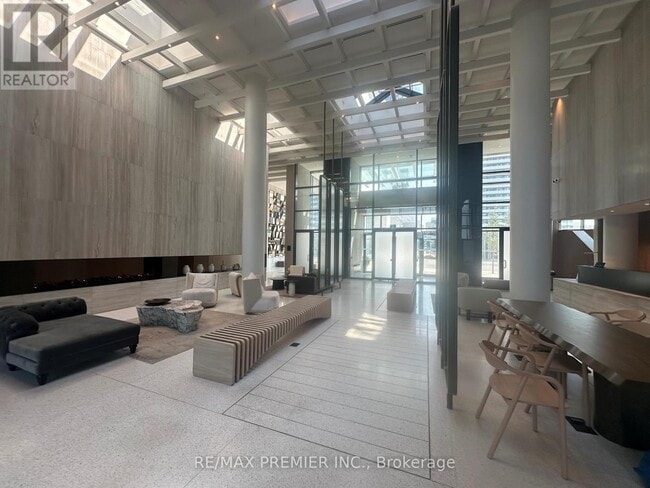 Building Photo - 225 Commerce St