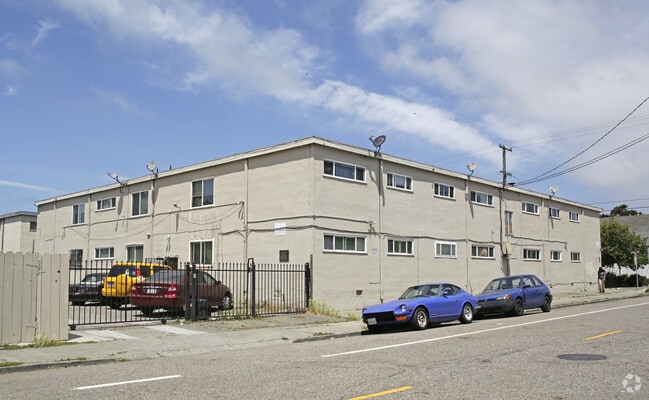 Photo - 1590 Oregon St Apartments