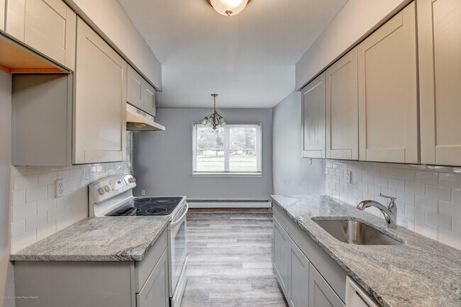Building Photo - 110 Stonehurst Blvd