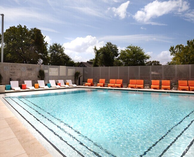 Plaza Saltillo Apartments for Rent Austin, TX 281 Rentals