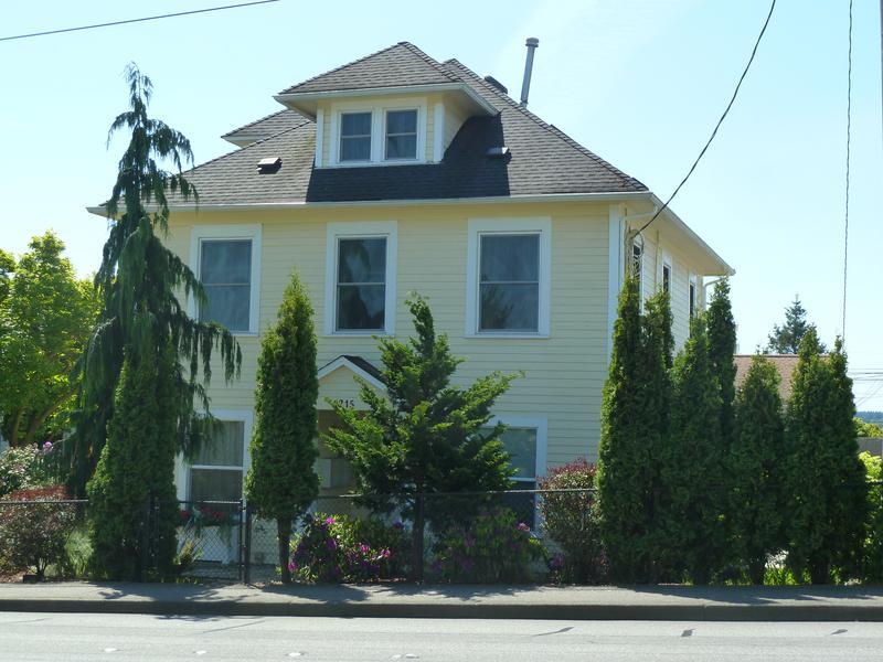 1213 Burwell St, Bremerton, WA 98337 - Townhome Rentals in Bremerton WA