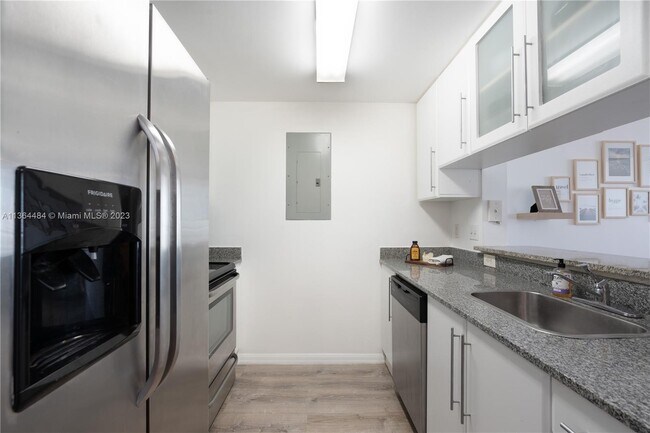 Foto del edificio - 275 NE 18th St
