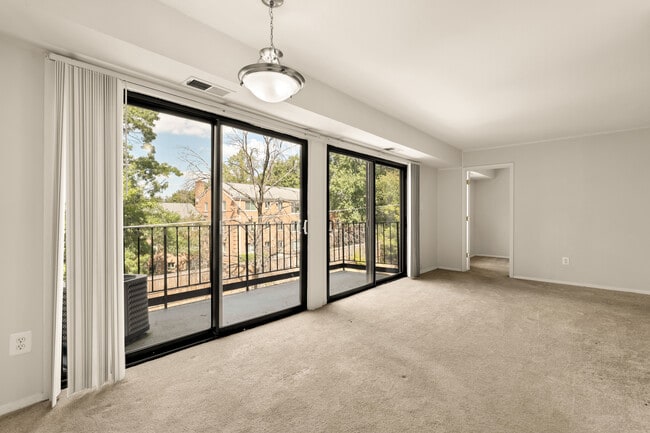 Building Photo - 5105 10th Pl S