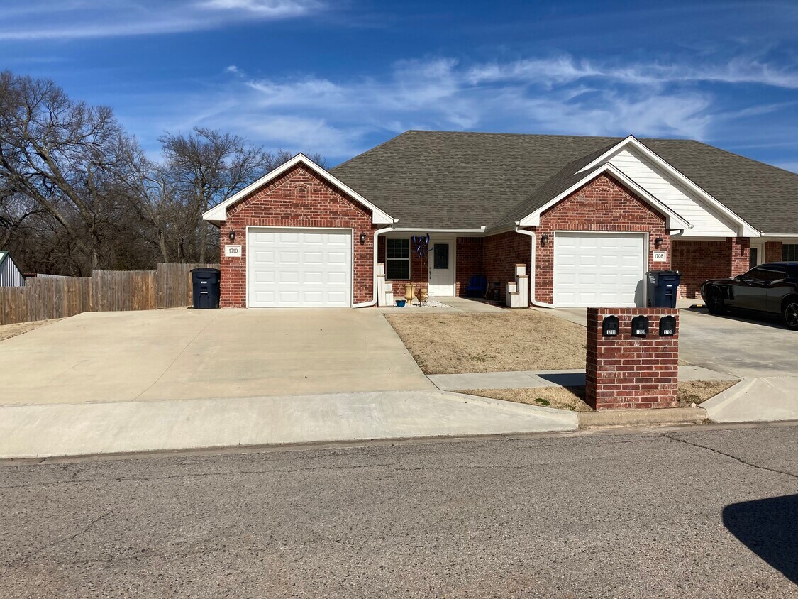 1708 W Franklin St Unit 1708, Shawnee, OK 74804 Condo for Rent in