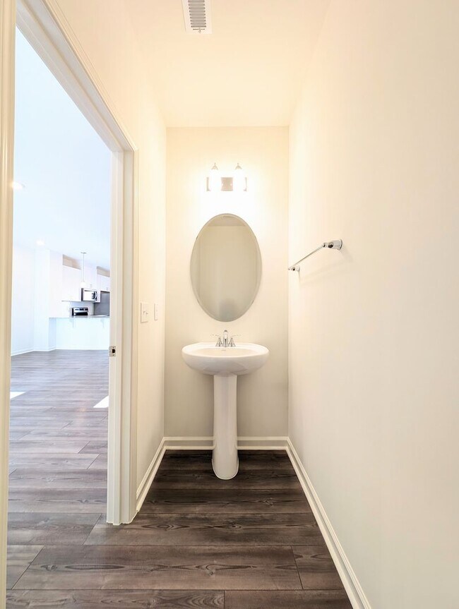 Building Photo - Like-New 3 Bedroom Townhouse only Minutes ...