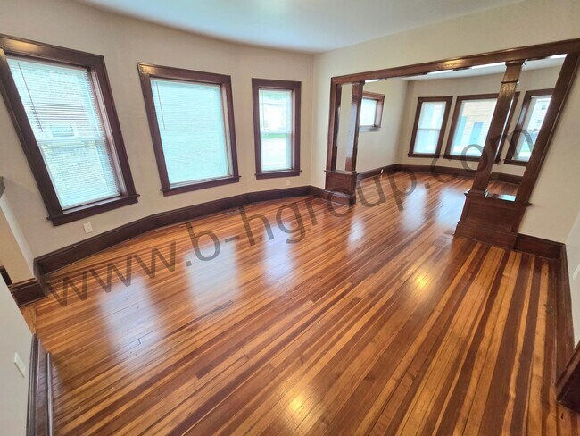 Foto del edificio - 2325 Roosevelt Rd