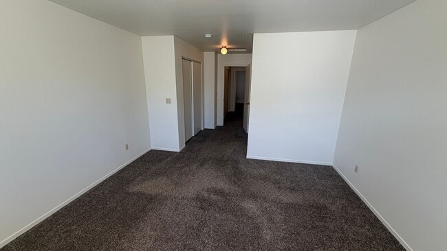 Building Photo - 777 Wagon Dr