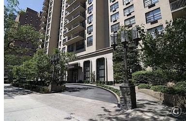 Building Photo - 1365 York Ave