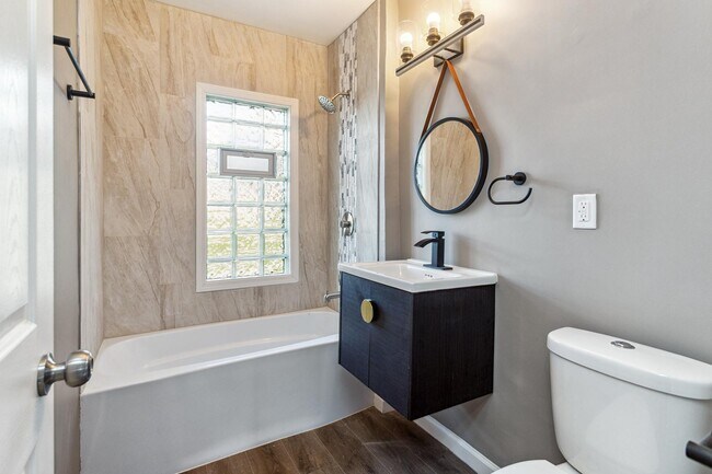 Foto del edificio - 5883 N 84th St