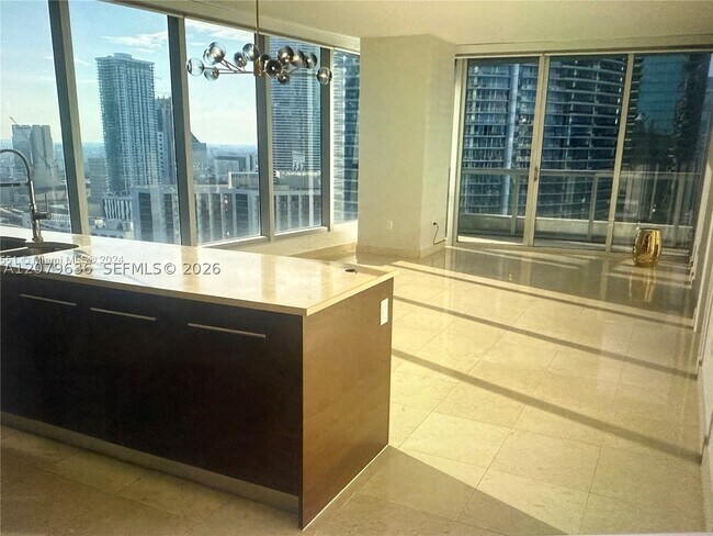 Foto del edificio - 475 Brickell Ave