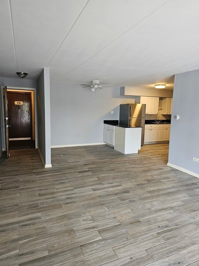 Building Photo - 18361 Glen Oak Ave