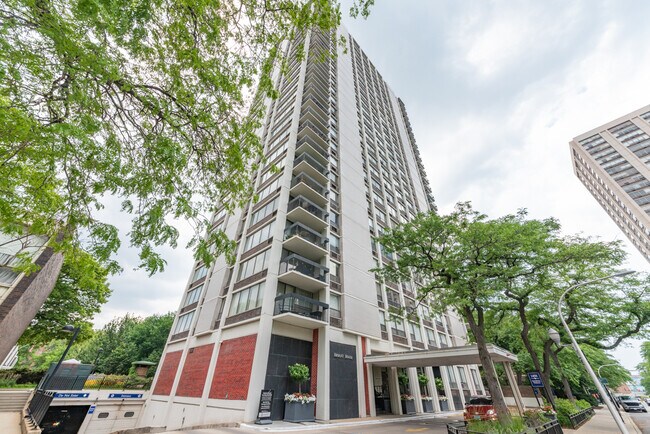 Building Photo - 1455 N Sandburg Terrace