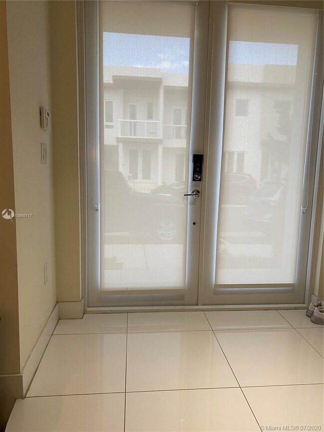 Building Photo - 6474 NW 103rd Psge 6474 Doral Fl 33178